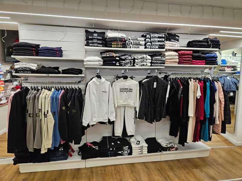 pannello dogato per arredo negozio abbigliamento